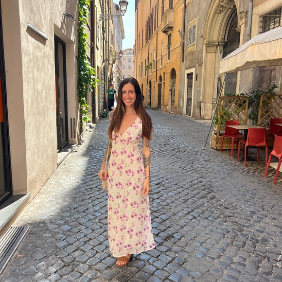 Meet your Posher, Tara - Picture 3 of 4